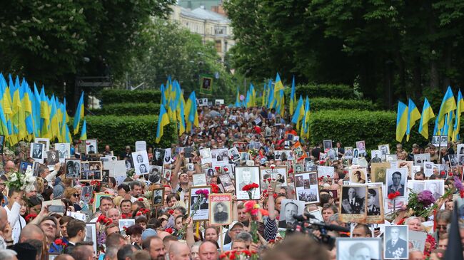 Участники акции Бессмертный полк в Киеве. 9 мая 2018