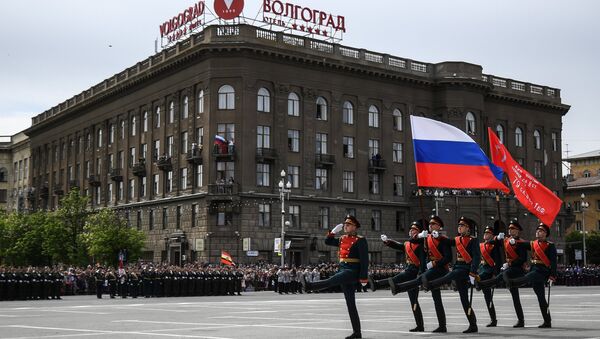 Военнослужащие на военном параде в Волгограде, посвященном 73-й годовщине Победы в Великой Отечественной войне