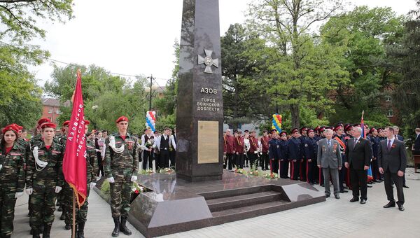 Памятный знак Азов – город воинской доблести в Ростовской области. 9 мая 2018