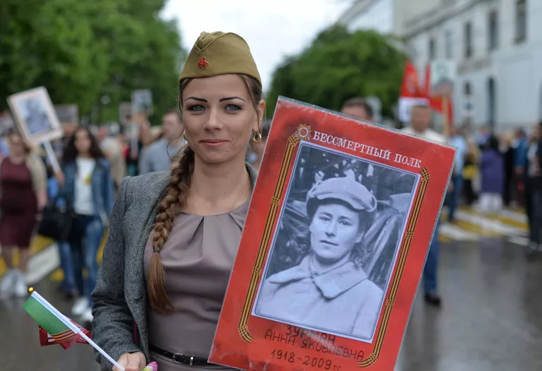 Участники акции Бессмертный полк в Казани Участники акции Бессмертный полк в Казани