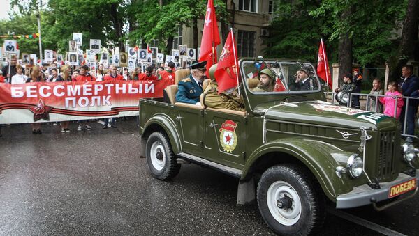 Участники акции Бессмертный полк в Пятигорске