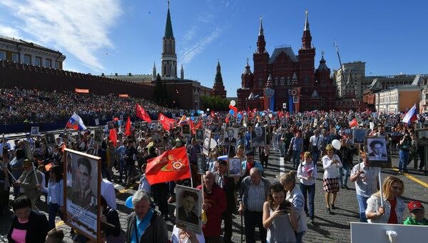 Участники акции Бессмертный полк в Москве. 9 мая 2018