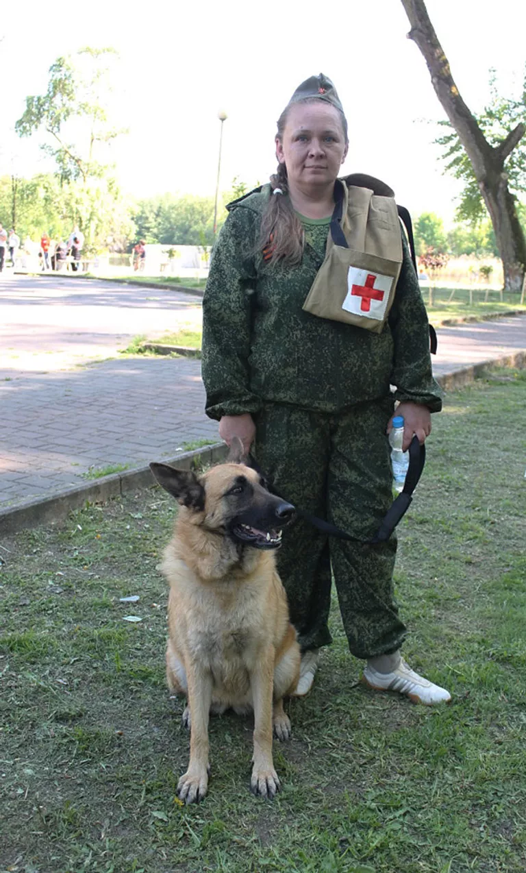 Собака Эльза со своей хозяйкой Юлией Супруновой Собака Эльза со своей хозяйкой Юлией Супруновой