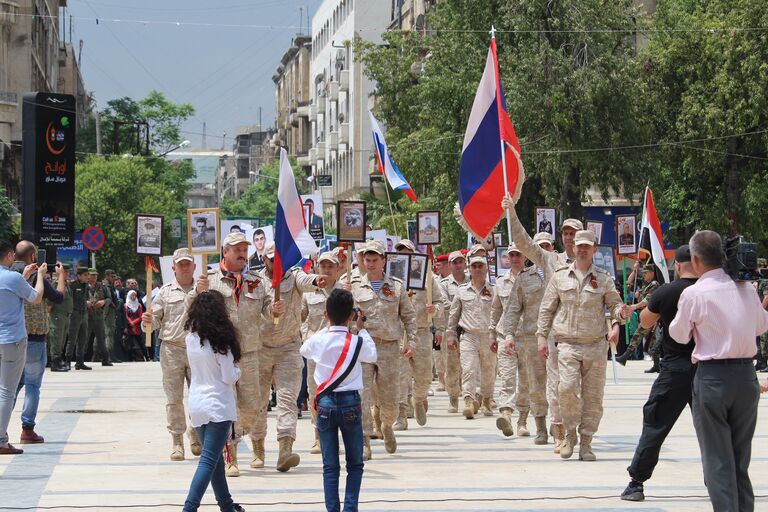 Участники акции Бессмертный полк в Латакии, Сирия. 8 мая 2018