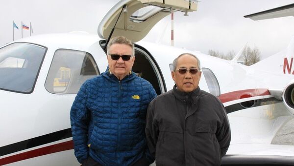 Путешественники Арчер Уильям Пол и Чу Пер Жоу прибыли на остров Сахалин в рамках кругосветного путешествия на частном самолете Eclipse 500