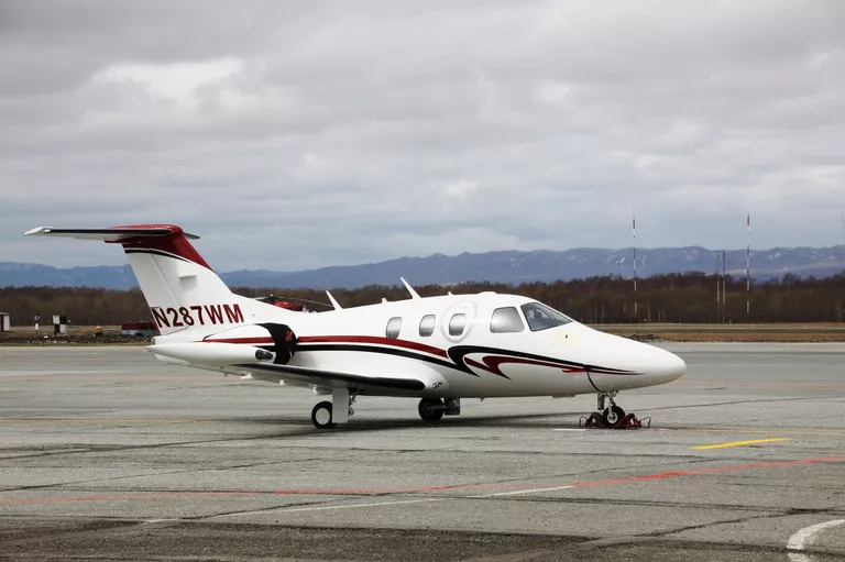 Легкий реактивный пассажирский самолет Eclipse 500 на котороем совершалось кругосветное путешествие Легкий реактивный пассажирский самолет Eclipse 500 на котороем совершалось кругосветное путешествие