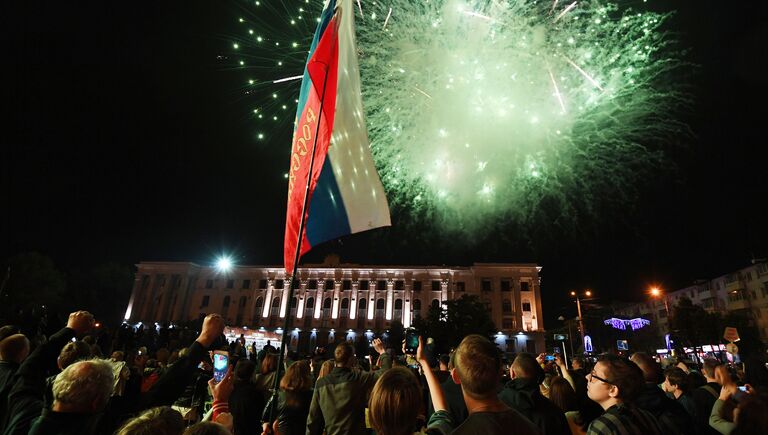 Праздничный салют в честь Дня Победы в Симферополе