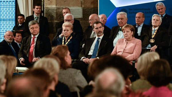 Президент Украины Петр Порошенко, президент Литвы Даля Грибаускайте, король Испании Филипп VI и канцлер Германии Ангела Меркель во время встречи в городе Аахен в Германии. 10 мая 2018