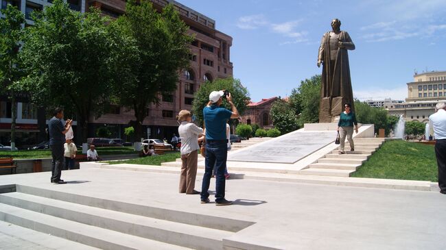 Памятник Гарегину Нжде в Ереване