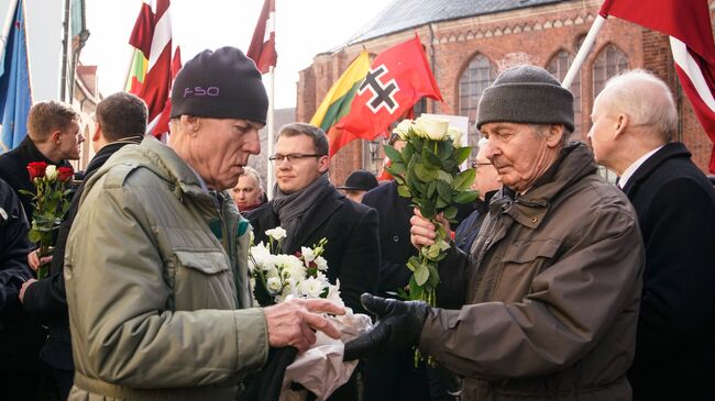 Участники марша бывших латышских легионеров Ваффен СС и их сторонников в Риге