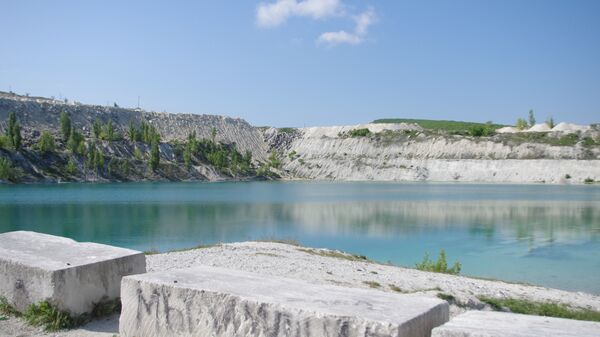 Заброшенный карьер в селе Скалистое Бахчисарайского района, который в народе называют Марсианским озером