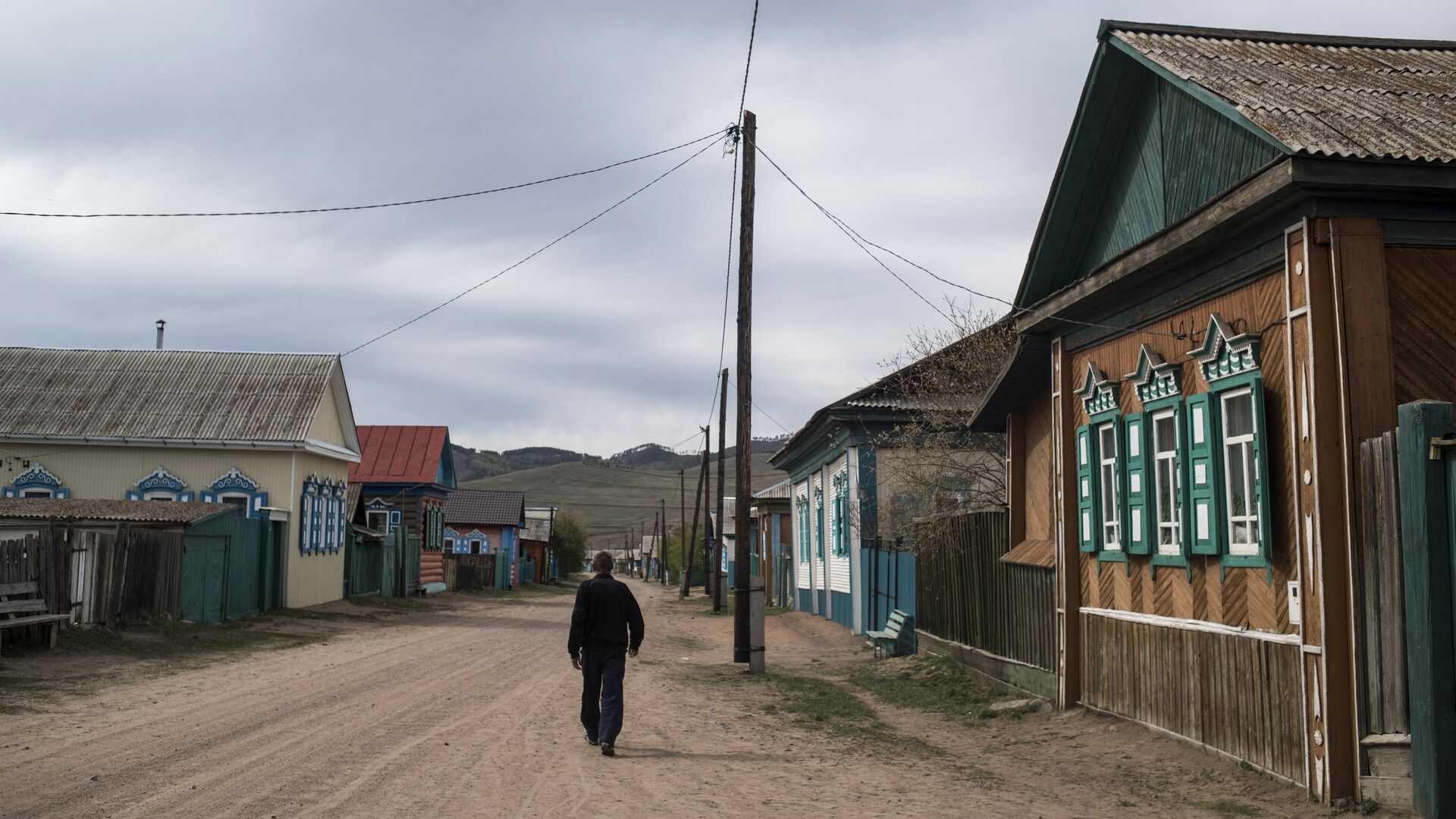 Улица в семейском селе Тарбагатай в Бурятии - РИА Новости, 1920, 18.10.2022