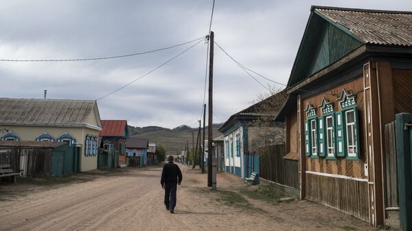Улица в семейском селе Тарбагатай в Бурятии