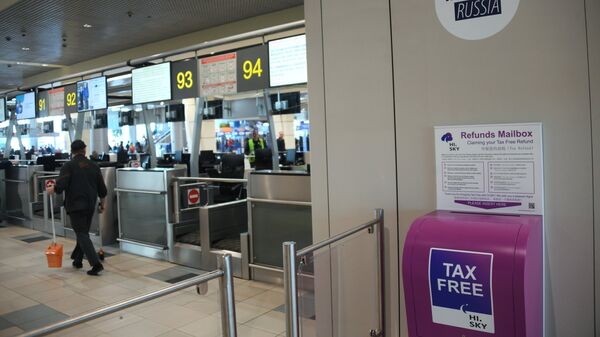 Почтовый ящик системы tax free для иностранных граждан в аэропорту Домодедово. Архивное фото