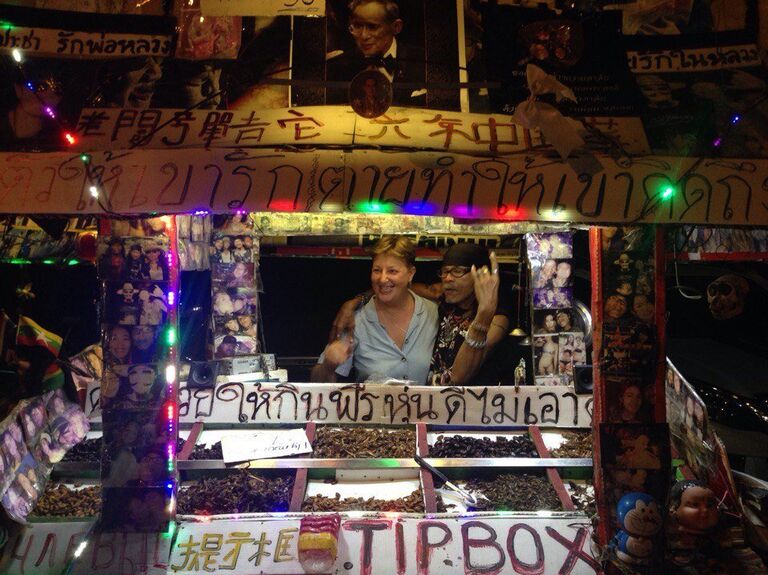 Юлия Терещенко и таиландский торговец Юлия Терещенко и таиландский торговец