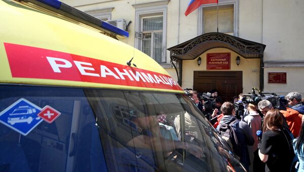 Машина скорой помощи у здания Басманного суда, где рассматривается дело Алексея Малобродского. 10 мая 2018