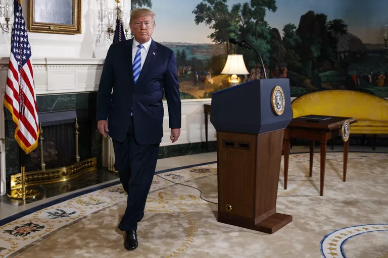 Президент США Дональд Трамп после объявления о расторжении ядерной сделки с Ираном. 8 мая 2018 года Президент США Дональд Трамп после объявления о расторжении ядерной сделки с Ираном. 8 мая 2018 года