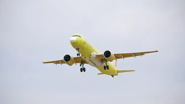 Самолет МС-21-300 во время испытательного полета
