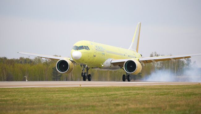 Самолет МС-21-300 во время испытательного полета