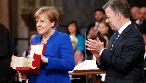Канцлер ФРГ Ангела Меркель получила в итальянском Ассизи Лампаду святого Франциска. 12 мая 2018