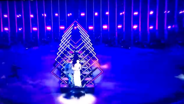 У британской участницы Евровидения отобрали микрофон на сцене