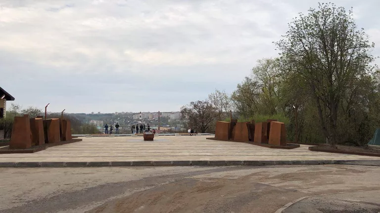 Мемориал на улице Ногина после окончания благоустройства Мемориал на улице Ногина после окончания благоустройства