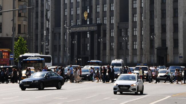 Здание Государственной Думы РФ на улице Охотный ряд в Москве. Архивное фото