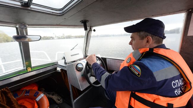 Московские водяные: что приходится делать столичным спасателям на воде