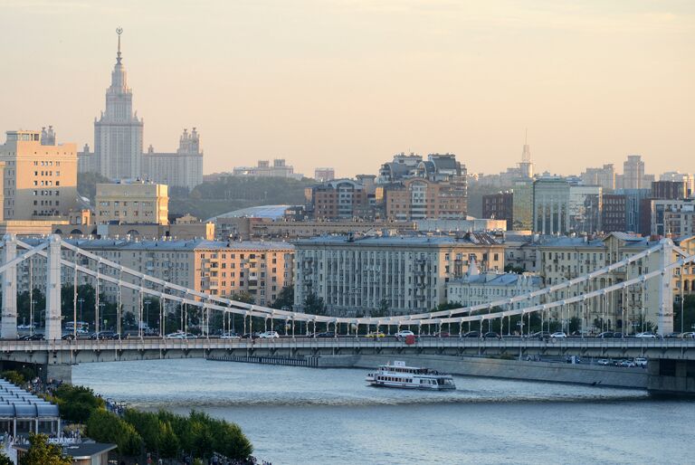 Крымский мост над Москвой-рекой. Крымский мост над Москвой-рекой.