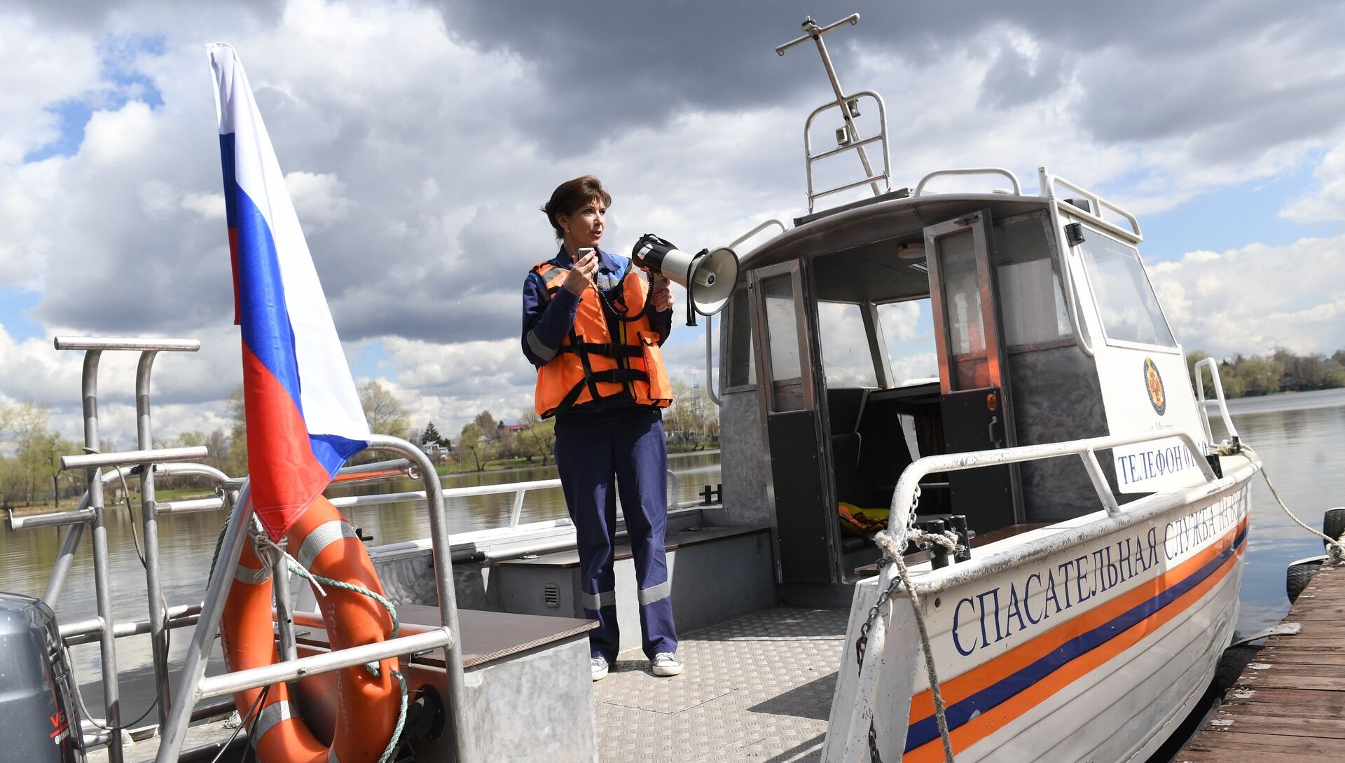 Московские водяные: что приходится делать столичным спасателям на воде - РИА Новости, 1920, 14.05.2018