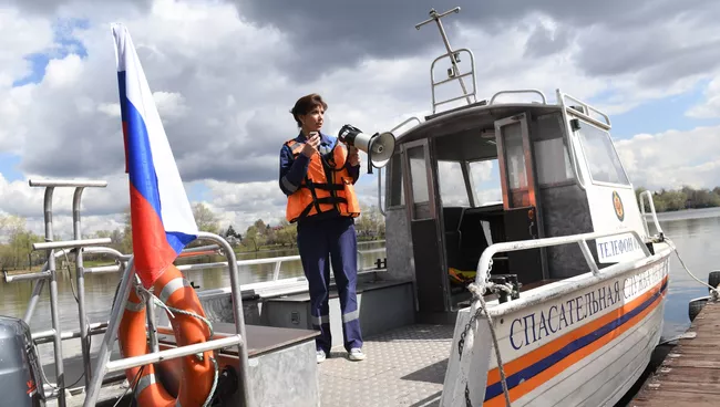 Московские водяные: что приходится делать столичным спасателям на воде