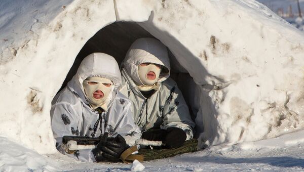 Курсанты роты арктических мотострелков во время тренировочных занятий. Архивное фото