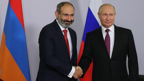 Президент РФ Владимир Путин и премьер-министр Армении Никол Пашинян во время встречи. 14 мая 2018