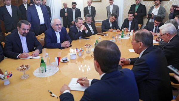 Исполняющий обязанности министра иностранных дел РФ Сергей Лавров и министр иностранных дел Ирана Мохаммад Джавад Зариф во время встречи. 14 мая 2018