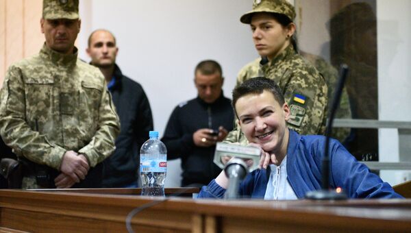 Надежда Савченко во время судебного заседания в Киеве. Архивное фото