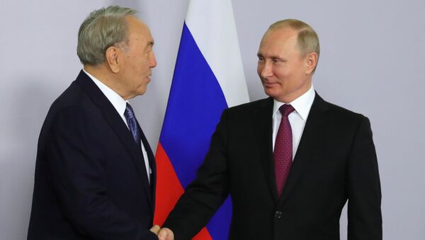 Президент РФ Владимир Путин и президент Казахстана Нурсултан Назарбаев во время встречи в Сочи. 14 мая 2018