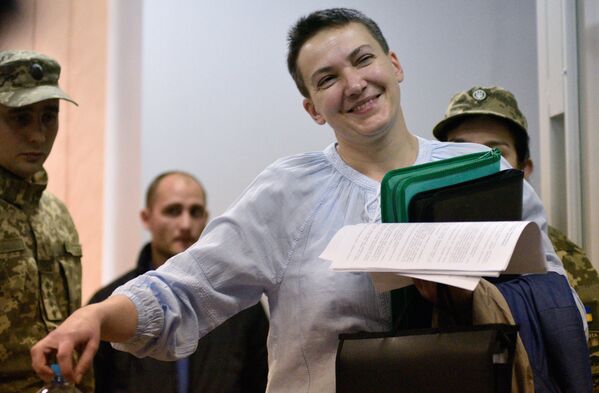 Надежда Савченко во время рассмотрения вопроса о продлении срока её ареста на заседании Шевченковского районного суда в Киеве. 14 мая 2018