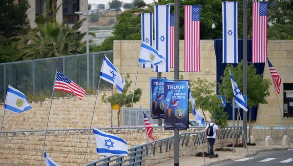 Флаги США и Израиля в Иерусалиме, где состоялась церемония переноса посольства США из Тель-Авива в Иерусалим. Архивное фото