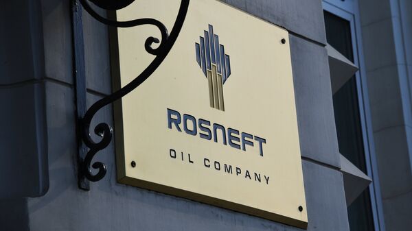Табличка на здании компании Роснефть