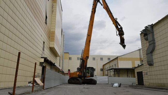 Снос здания ТЦ Зимняя вишня в Кемерово. Архивное фото