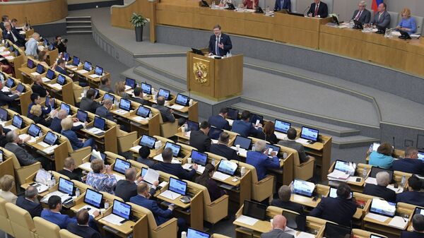 Член комитета Государственной Думы по бюджету и налогам Андрей Исаев на пленарном заседании Государственной Думы РФ. 15 мая 2018