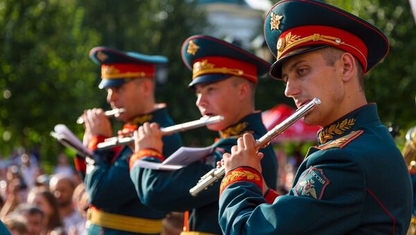 Музыканты во время летнего сезона Военные оркестры в парках. Архивное фото