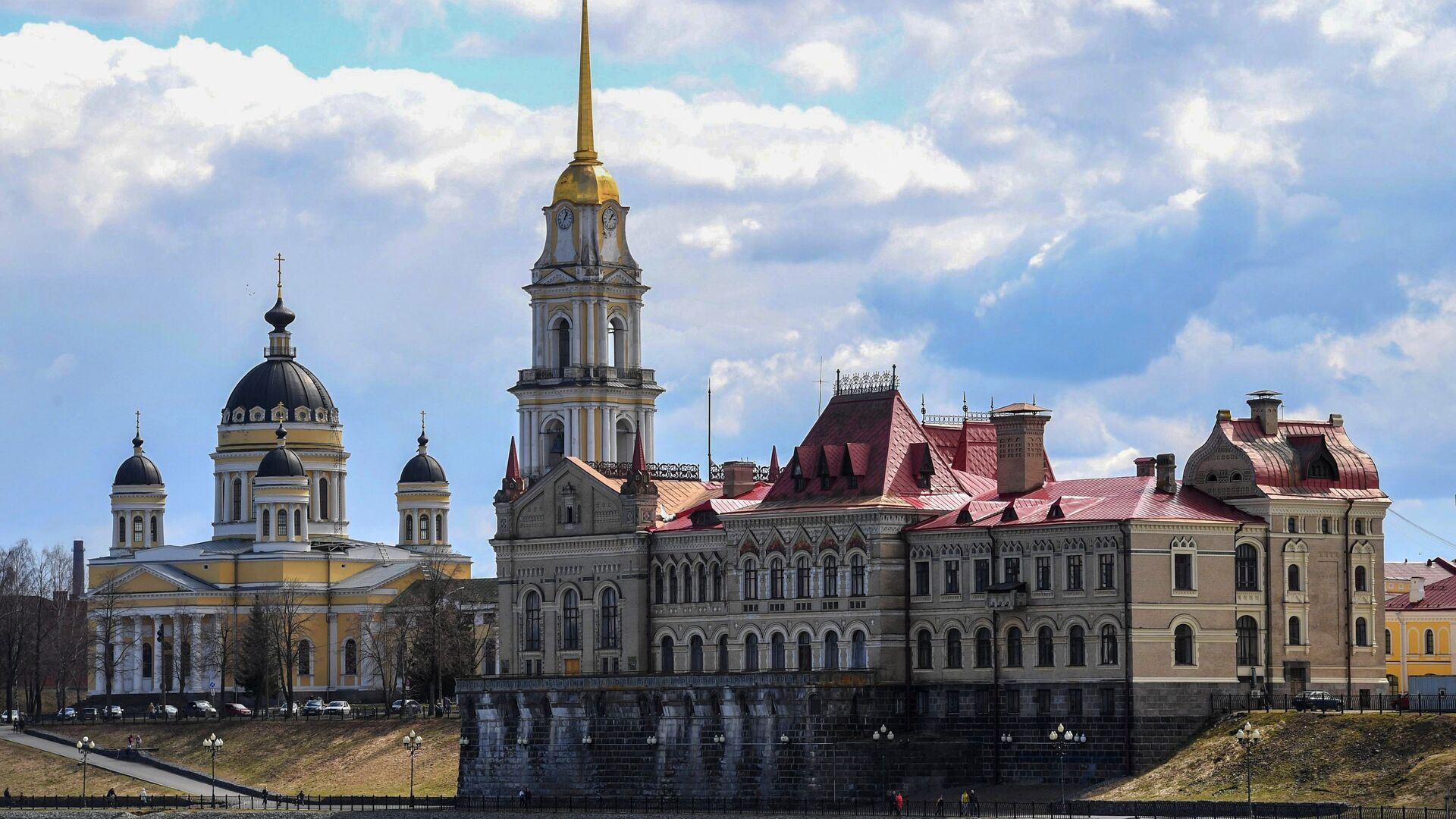 Речной порт и Спасо-Преображенский кафедральный собор в городе Рыбинске Ярославской области - РИА Новости, 1920, 20.05.2021