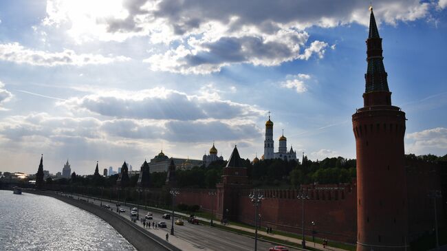 Московский Кремль и Кремлевская набережная. Архивное фото