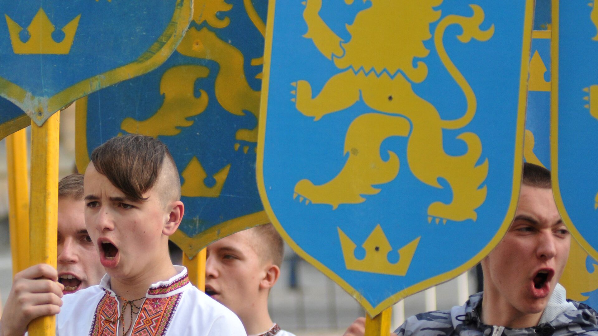 Участники марша в честь годовщины создания дивизии СС Галичина во Львове. 2014 год - РИА Новости, 1920, 14.06.2021