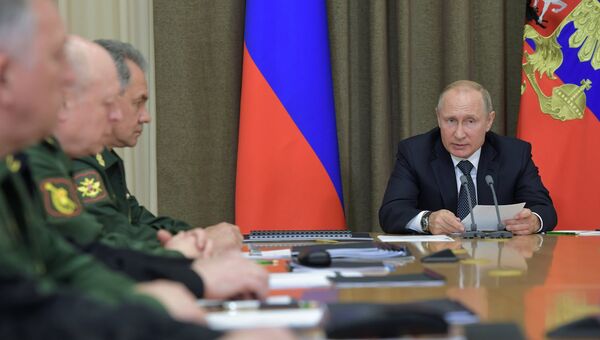 Президент Рф Владимир Путин проводит совещание с руководством министерства обороны РФ и представителями ВПК. 15 мая 2018