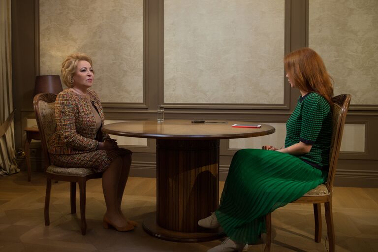 Председатель Совета Федерации РФ Валентина Матвиенко во время интервью Председатель Совета Федерации РФ Валентина Матвиенко во время интервью