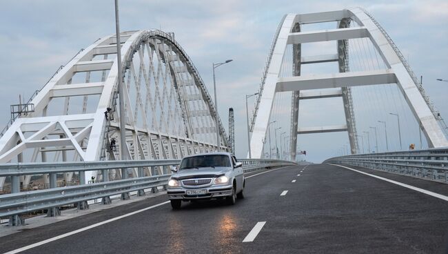 Начало автомобильного движения по Крымскому мосту