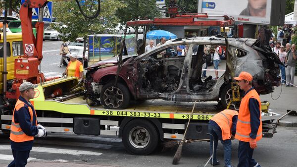 Взорванный автомобиль на перекрестке улиц Богдана Хмельницкого и Ивана Франко, в котором погиб журналист Павел Шеремет