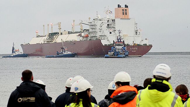 Танкер со сжиженным газом в порту Польши